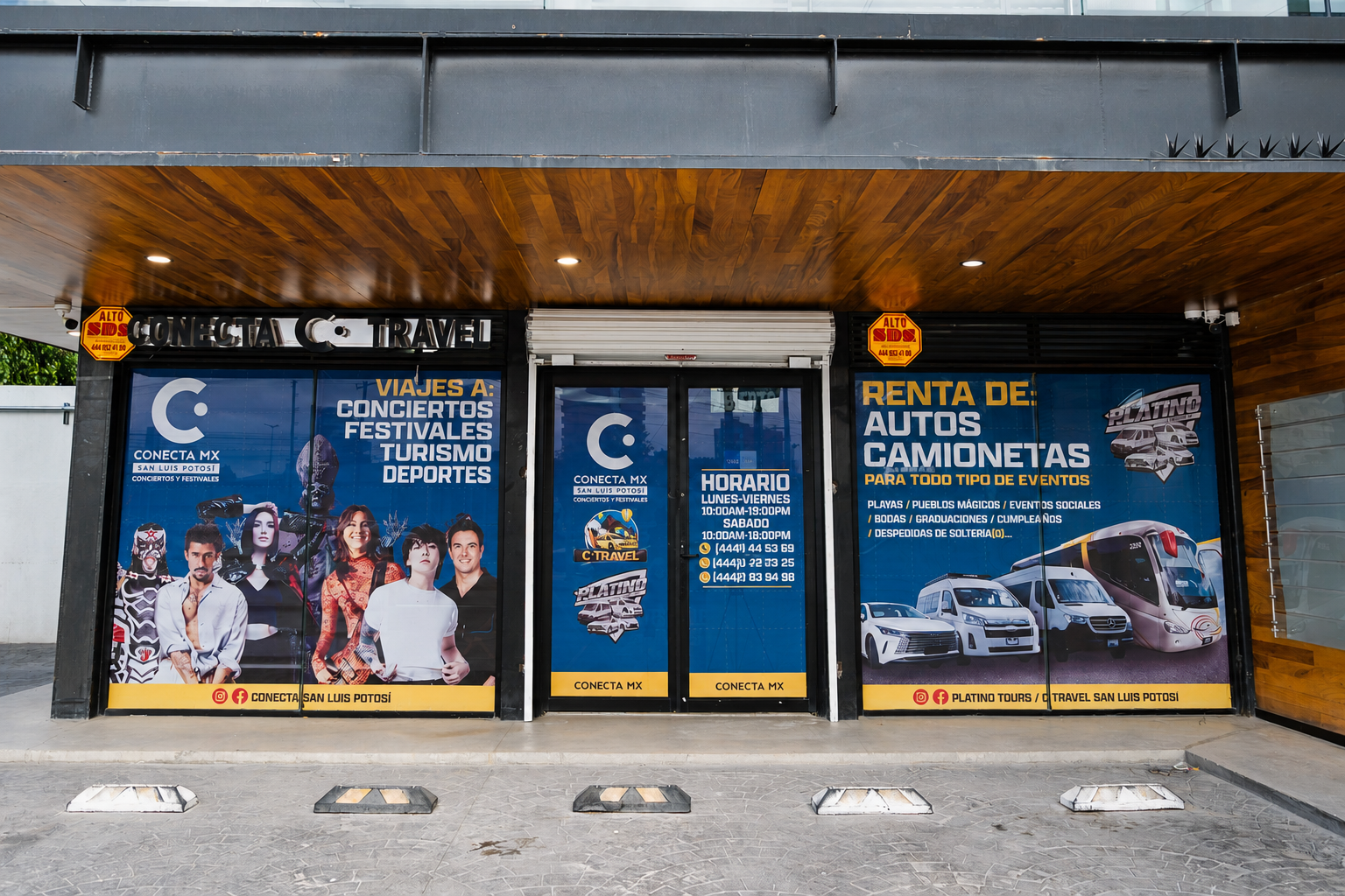 Entrada de la sucursal Platino Tours